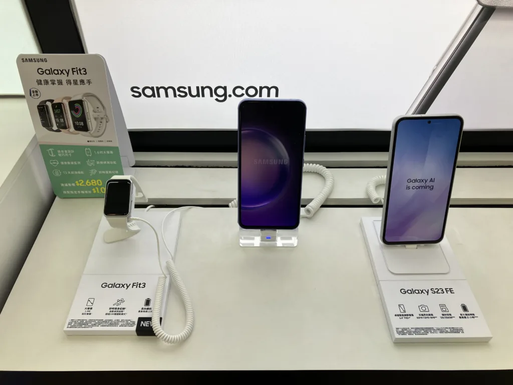 （概念通訊店內有許多Samsung手機與配件可選購。來源：3C小妹拍攝）